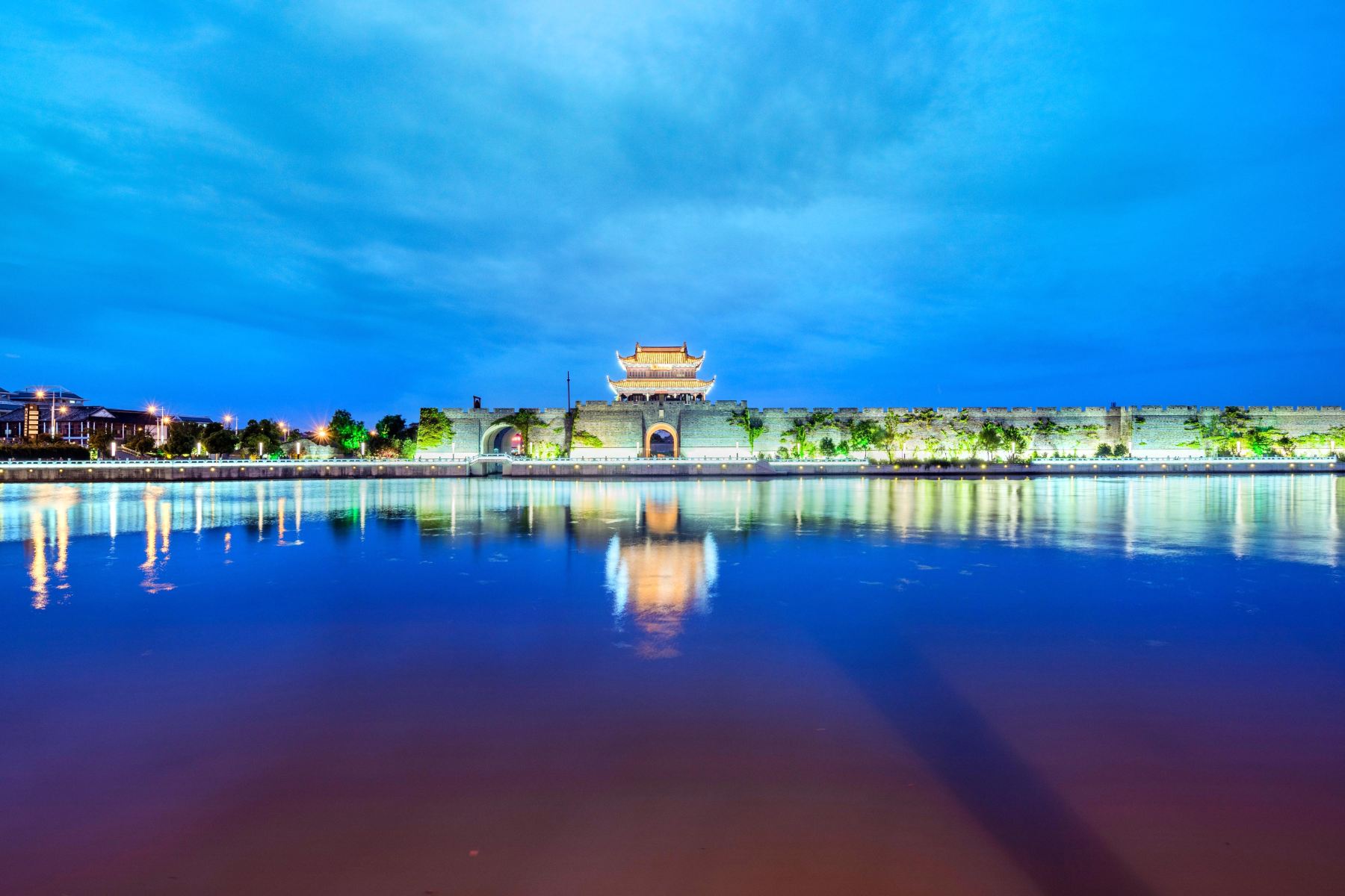 夜游护城河景点图片